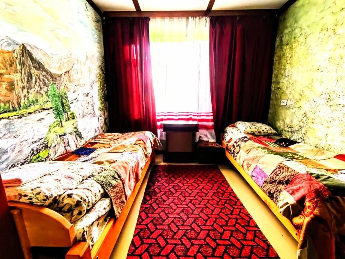 Laila Guest House Mestia Eksteriør bilde