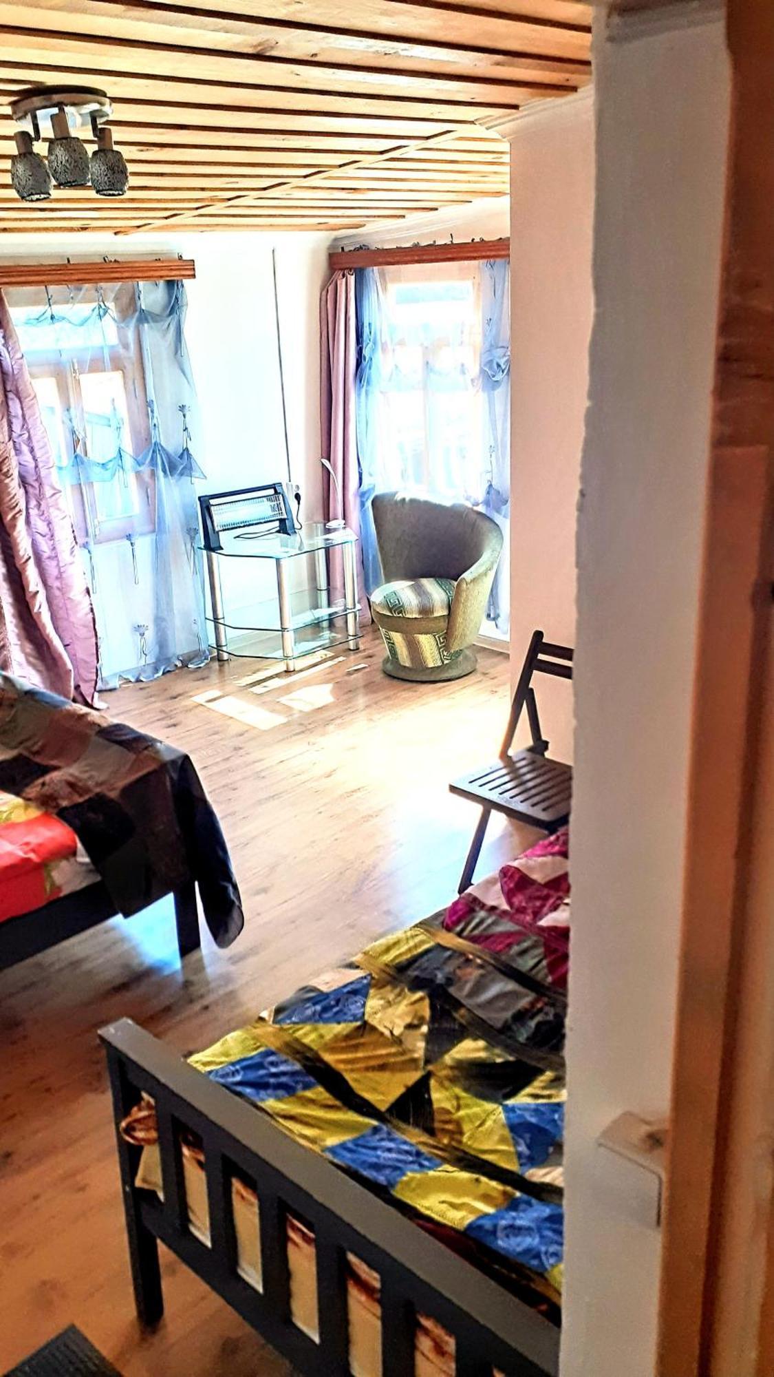 Laila Guest House Mestia Rom bilde