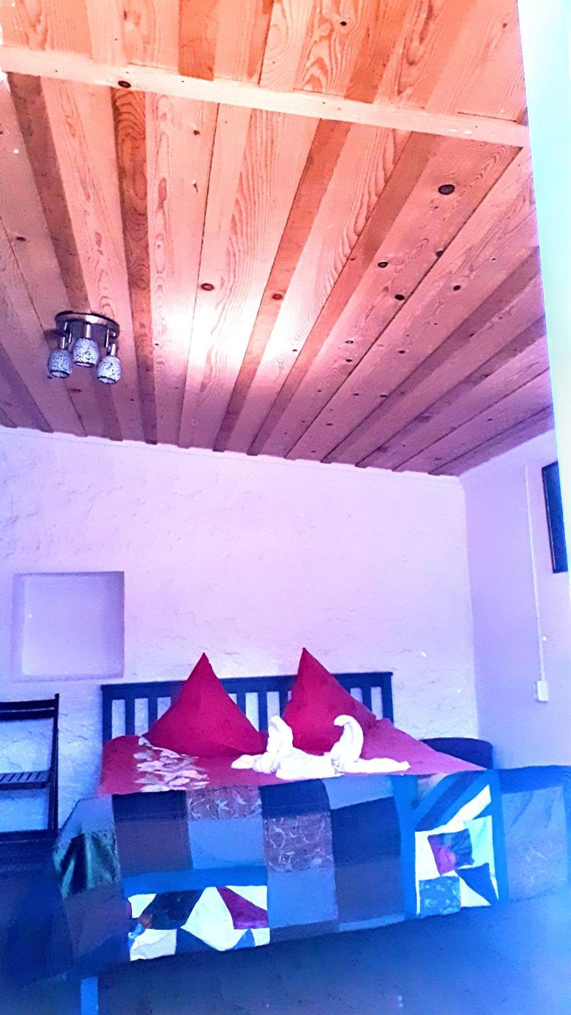 Laila Guest House Mestia Rom bilde